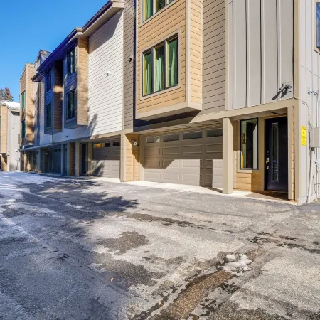 Walk to Ski Lift: Breckenridge Retreat w/ 2 Decks!