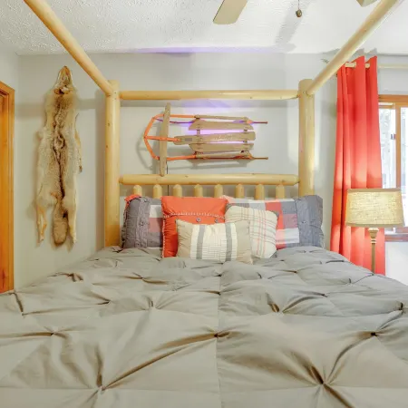 1/2 Mi to Marina: Lake Arrowhead Condo!