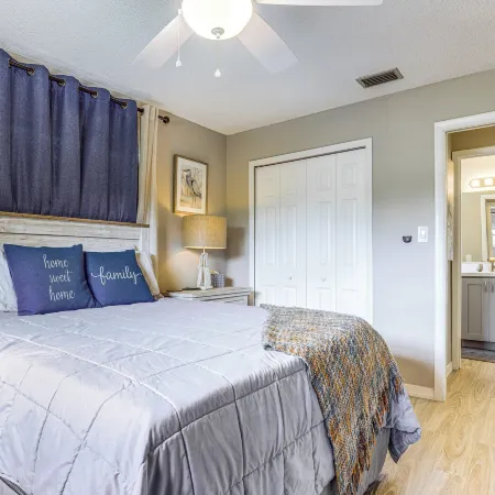Private and Picturesque Escape on Lake Henry!