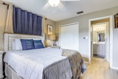 Private and Picturesque Escape on Lake Henry! - Pet friendly