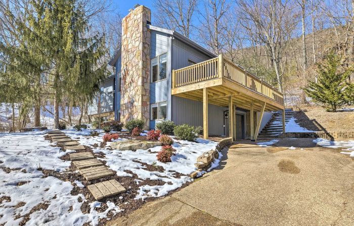 Massanutten Resort Home w/ Deck + Mountain Views!