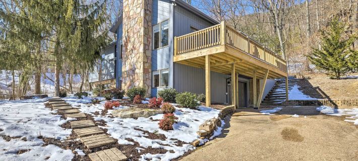 Massanutten Resort Home w/ Deck + Mountain Views! Hotéis em Massanutten