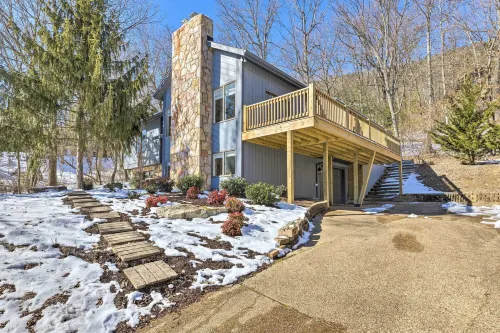 Massanutten Resort Home w/ Deck + Mountain Views! - Wifi