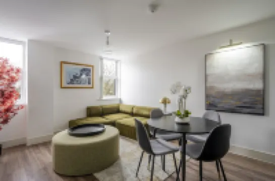 Luxurious 2 Bed Apartment with Free Parking, Sky Sports & Netflix, Chelmsford City Hotels in Chelmsford