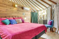 Glamping W/mountain Views! Newport Yurt Retreat! Hotels in Newport