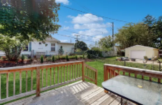 Work & Play! Home 1 Mi to Dtwn & Central Market