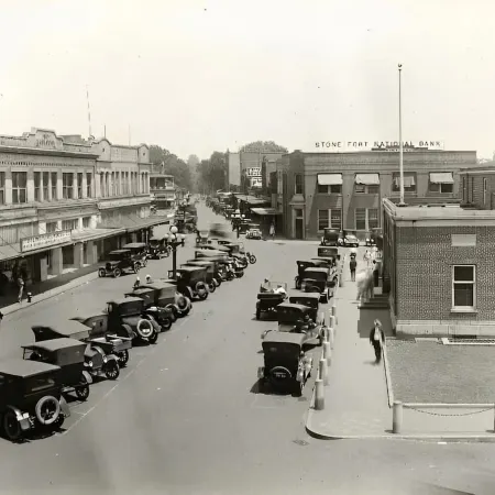 The Brick Street Suite, high ceilings, historic brick street location