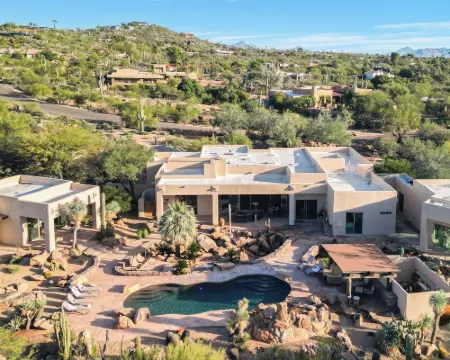 5bdr Oasis w/ Waterfall Pool, Hot Tub, Desert View Desert Cascase by Avantstay Hotels in Carefree