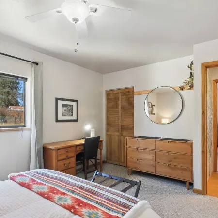 Single Tree Cottage - Walk to Downtown Chama!