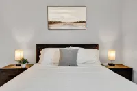 Walk to DT Fast Wi-fi + Long Stay Equipped! - 3-نجوم