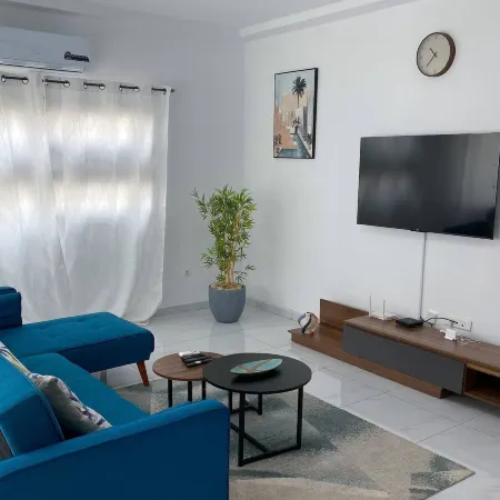 Elegant 2-bedroom Apartment in Chic Abidjan Neighborhood