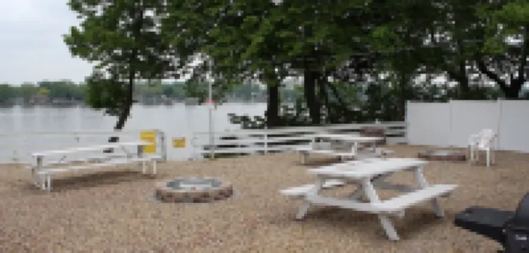 Dockside Lake Resort Hotels in Union Township