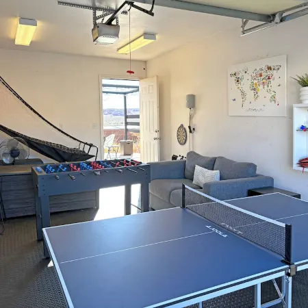 Modern retreat, great views, games galore..