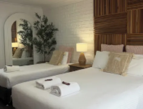 Beachmere Palms Motel