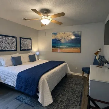 Egret's Cove-Free Beach Pass, Near Golfing and Marina, Walk to Restaurants!