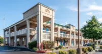 Motel 6 Kingsport, TN - parking