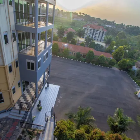 VALLEY BLOOM HOTEL KYANJA