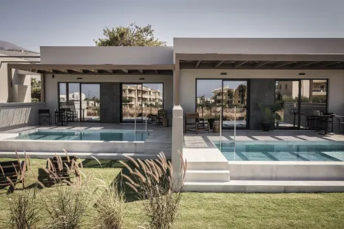 Aku Suites with Private Pools - Hot Tub