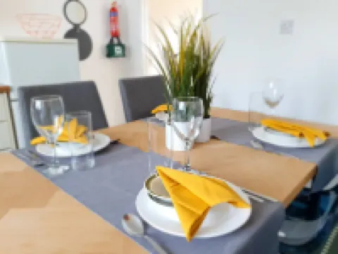 Spacious 3Br - Nr Clifton Train Station 510Min Walk - Garden & Free Parking Hotels in Clifton