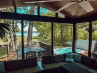 Lakefront Luxury Cabin- Dock, Hot Tub, Firepit, Kayaks, Game Room, Bunk Room