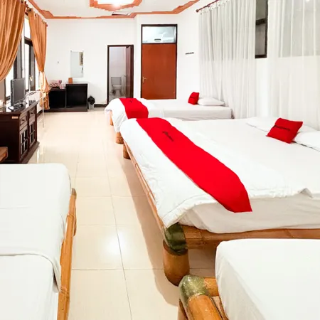 RedDoorz Near Jawa Timur Park 1