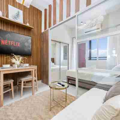 Elegant Wood-Accent Studio with Balcony Others