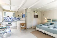 Domaine de Rhodes - 5 Chambres et 7 Locations de Vacances