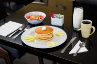 Hotel Los Cedros Inn Delicias - breakfast