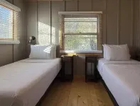 Cozy fireplace, indoor and outdoor games, records!