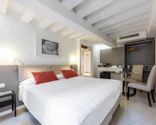 Leone Hotel Các khách sạn gần Phòng trưng bày nghệ thuật A Plus A Gallery