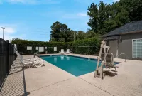 Quality Inn Goldsboro - Pools