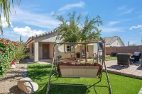 Serene Vacation Home - Trails, Golf & Dining!