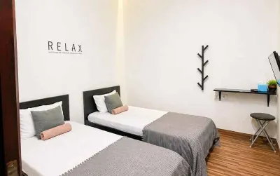 Room Hostel Banyuwangi Hotels in Kebalenan