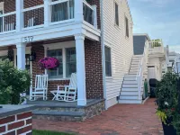 Beach, Sun and Memories,2nd Floor Unit, with Private Deck. ブリゲンティーンのホテル