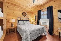 Romantic Red River Gorge Cabin w/ Hot Tub, Pond Views & Dog Friendly - Wi-Fi