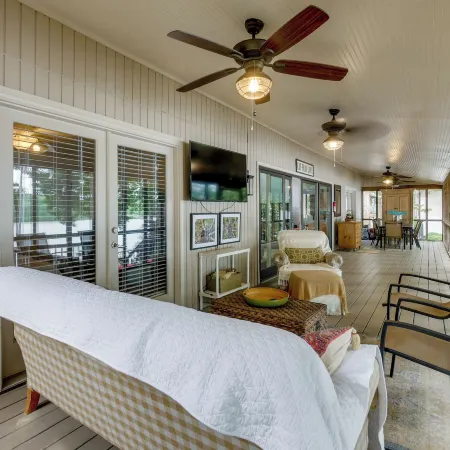 Pet-Friendly Lake Sinclair Home w/ Boat Dock!