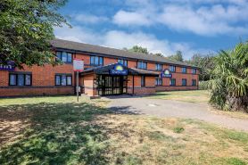 Days Inn by Wyndham Warwick North M40