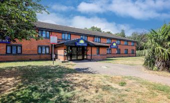 Days Inn by Wyndham Warwick North M40