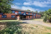 Days Inn by Wyndham Warwick North M40