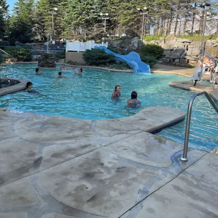WALK TO SLOPES.  Make memories at Deerwoods, a traditional Mountain Lodge.