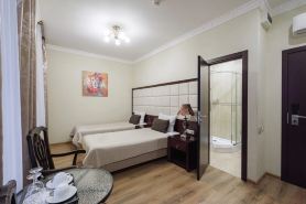 Grand Lion Hotel