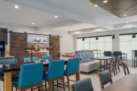 Holiday Inn Express & Suites Alexandria - breakfast