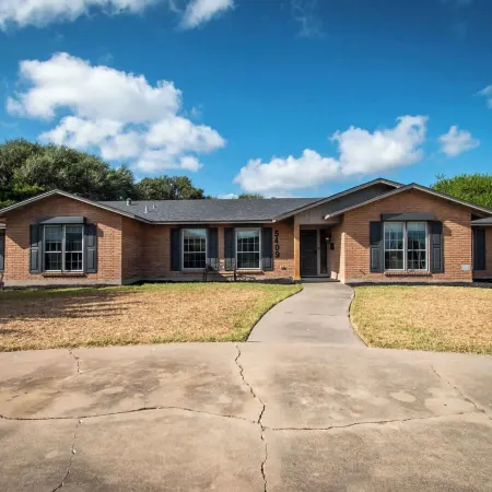 Texas Retreat on Ocean Drive Sleeps 19 with Hot Tub & Game Room