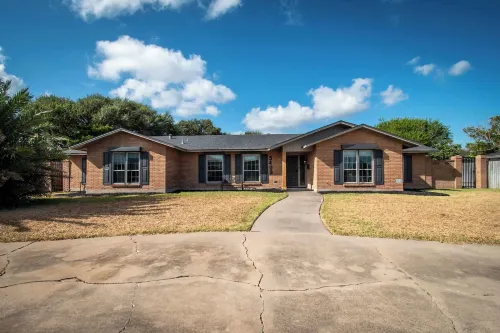 Texas Retreat on Ocean Drive Sleeps 19 with Hot Tub & Game Room