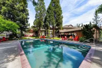 Redwood Hyperion Suites