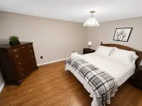 Quiet 2Br Bungalow with 2 Queens & Huge Deck Near Pittsburgh - 3-Star