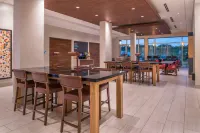 Holiday Inn Express & Suites FARMVILLE by IHG - breakfast