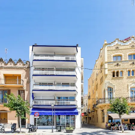 Newly Renovated Beachfront Apartment Ideally Located in Penelope