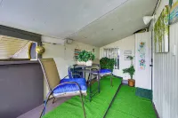 近市中心佈雷登頓住宿，帶私人甲板和工作區！ - 3星級