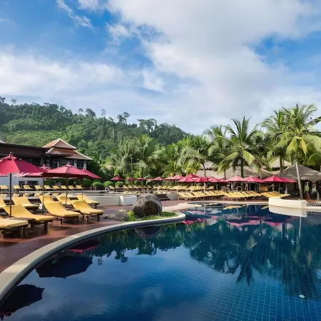 Khaolak Laguna Resort Отели рядом с достопримечательностью «Нангтонг-Бич»